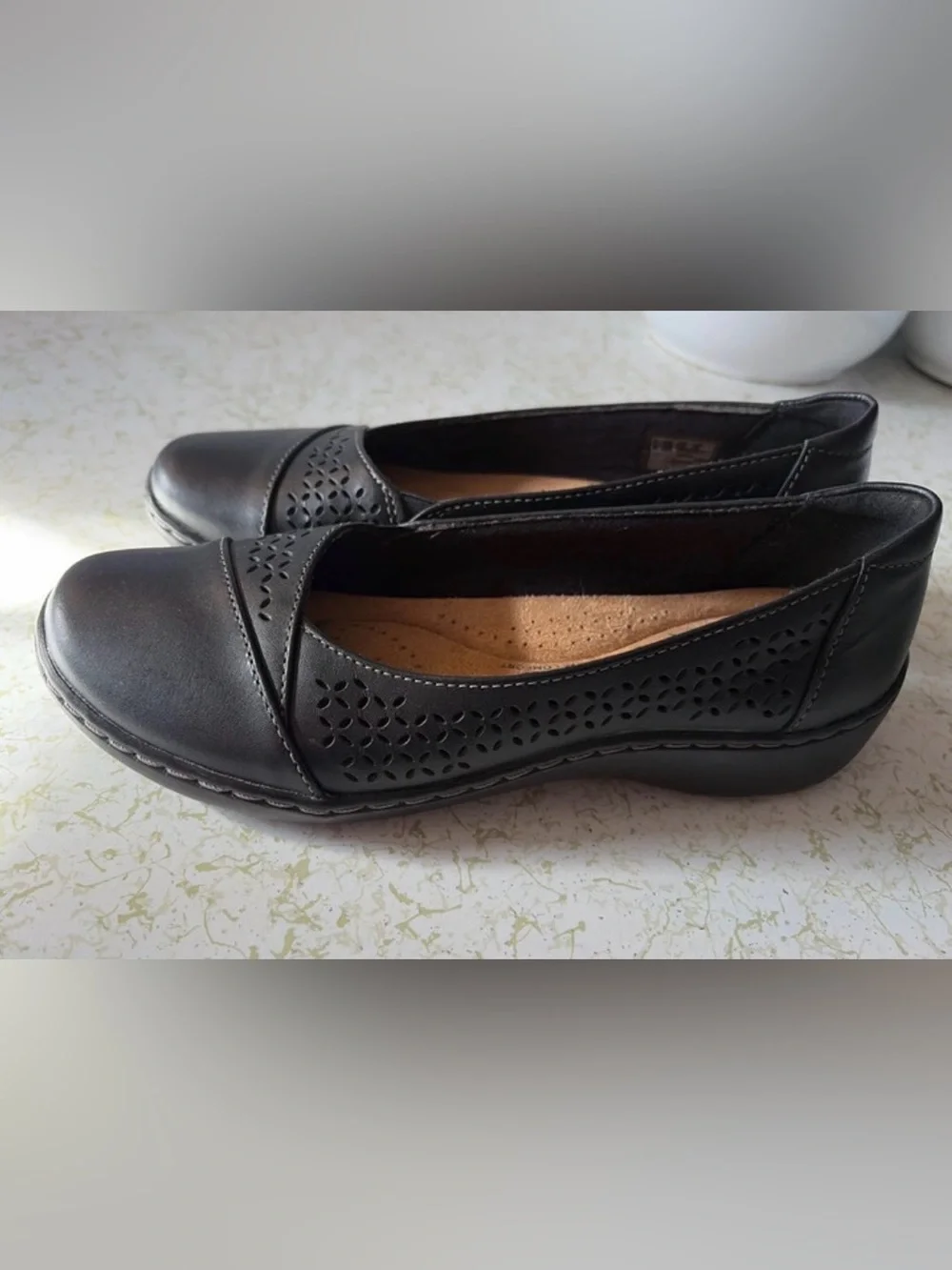 Women’s Size 6 Clarks Cora Iris Shoes Slip On Flats